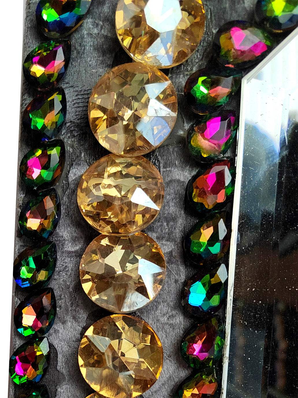 Tribro octagonal shaped handmade luxuy style mirror closeup1